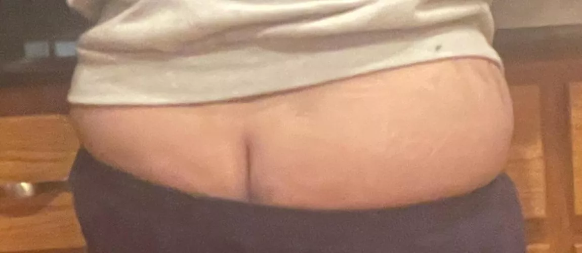 Everyone look at my mom’s ass