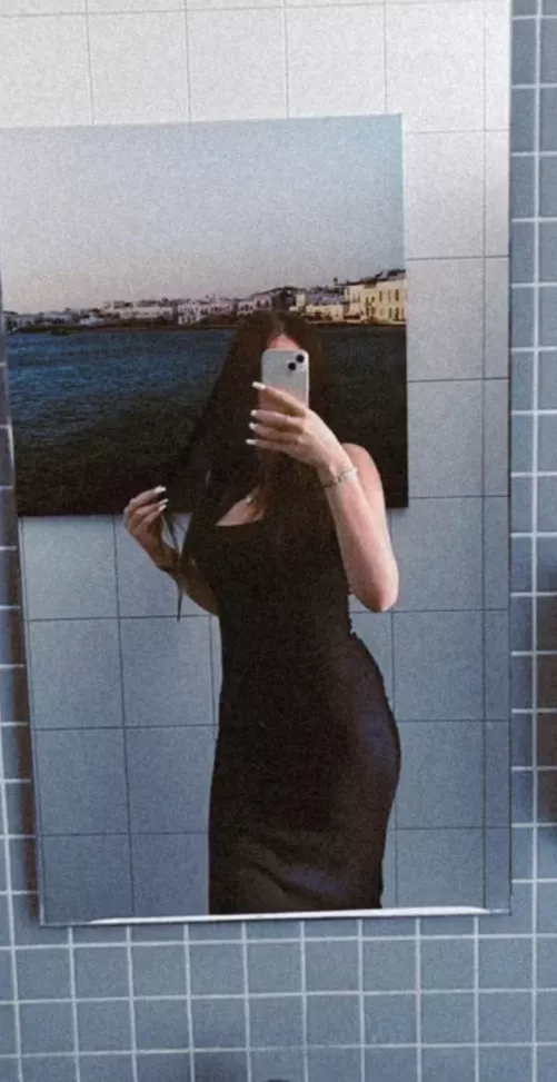 God i love Tight dresses 