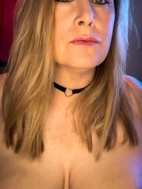 Hope you think I’m kinda pretty with decent cleavage…