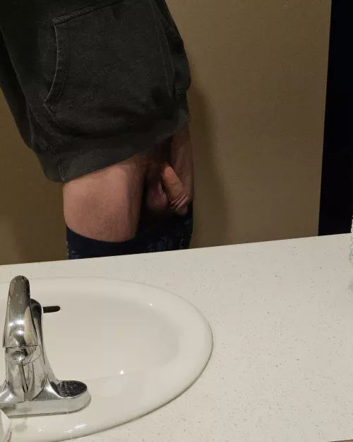 how do we feel about skinny dudes today 