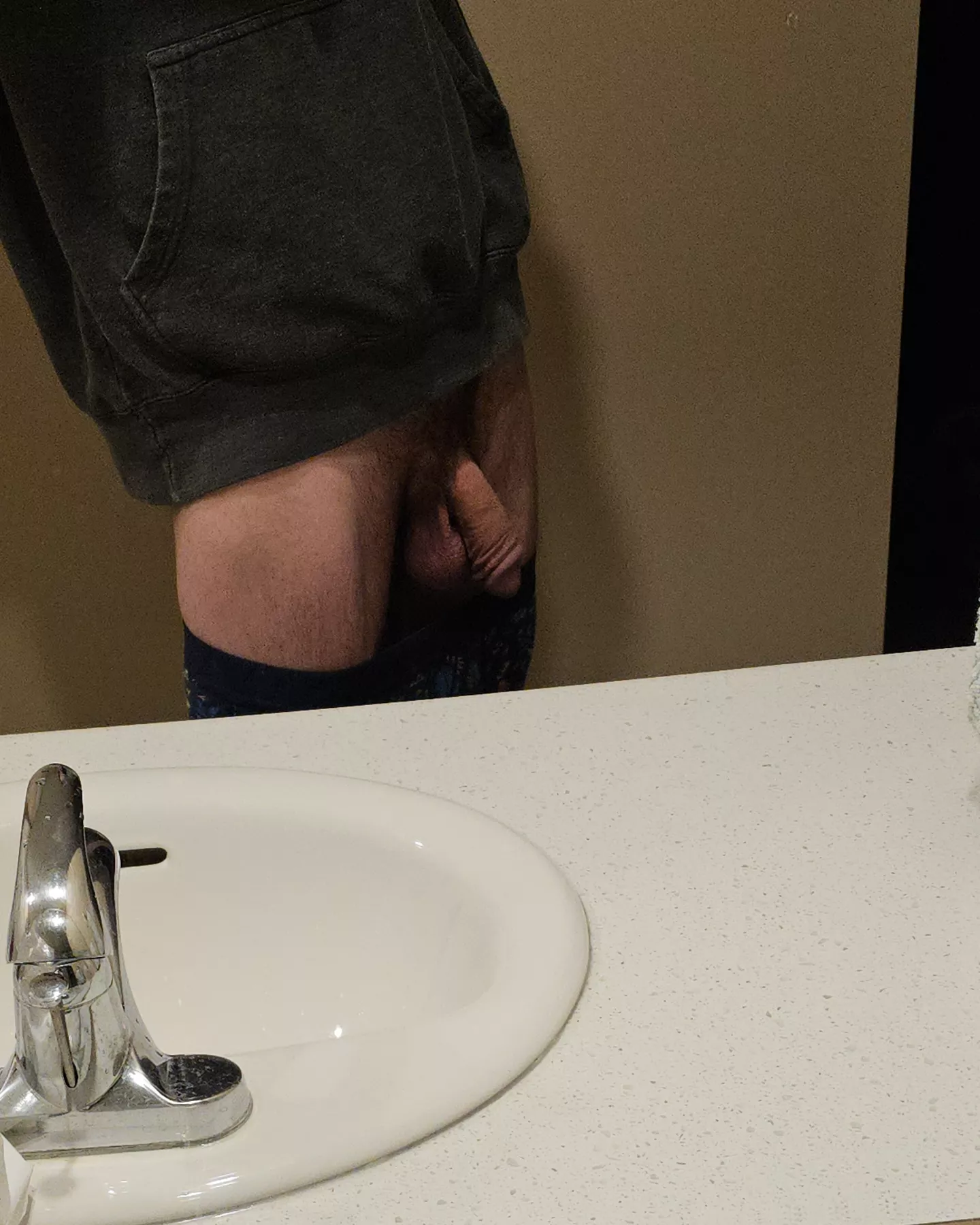 how do we feel about skinny dudes today 