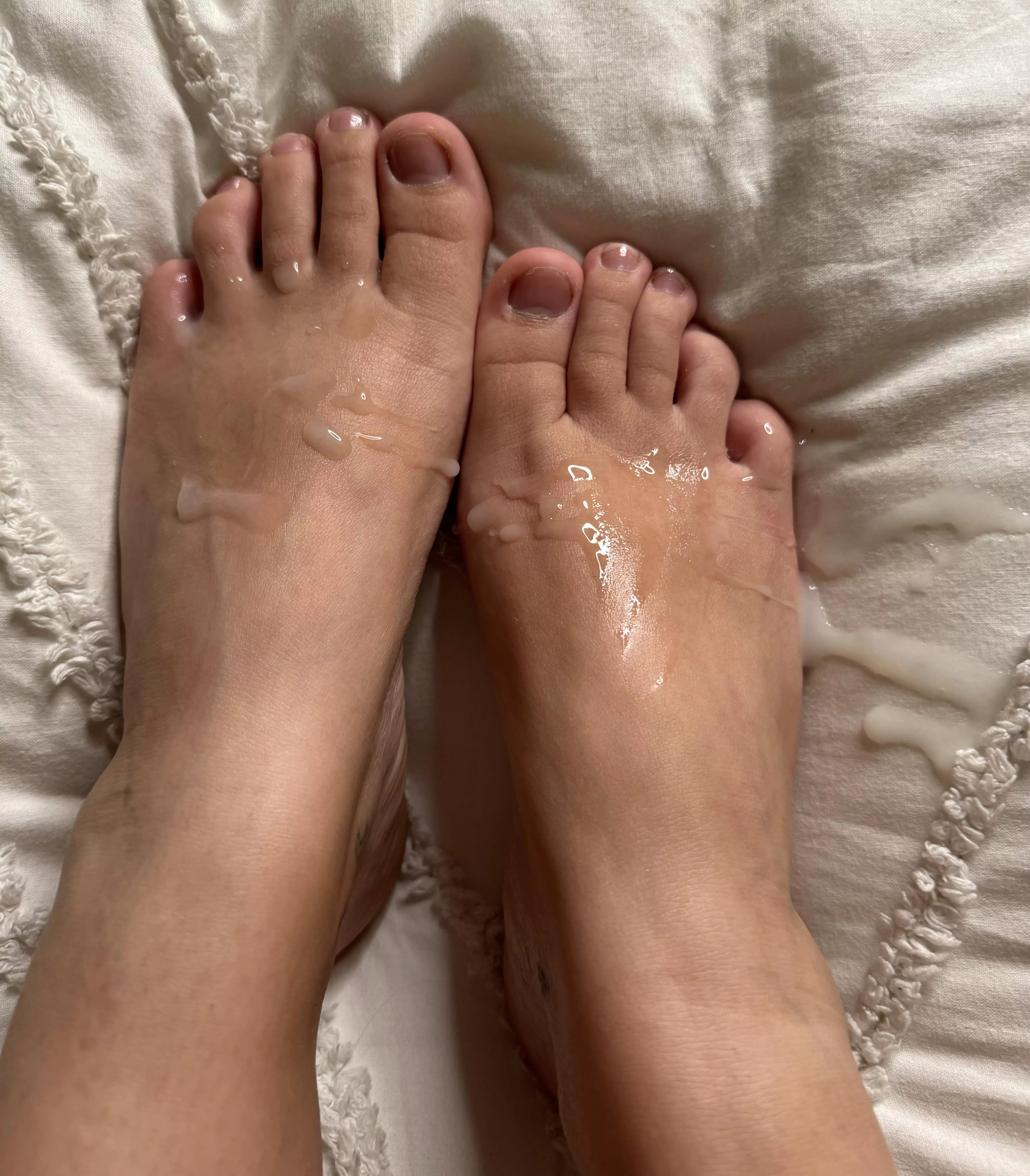 how good do my feet look covered in cum 👅