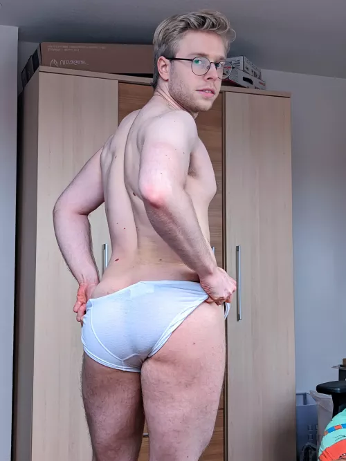 How is my back side? Thight boxers ;)