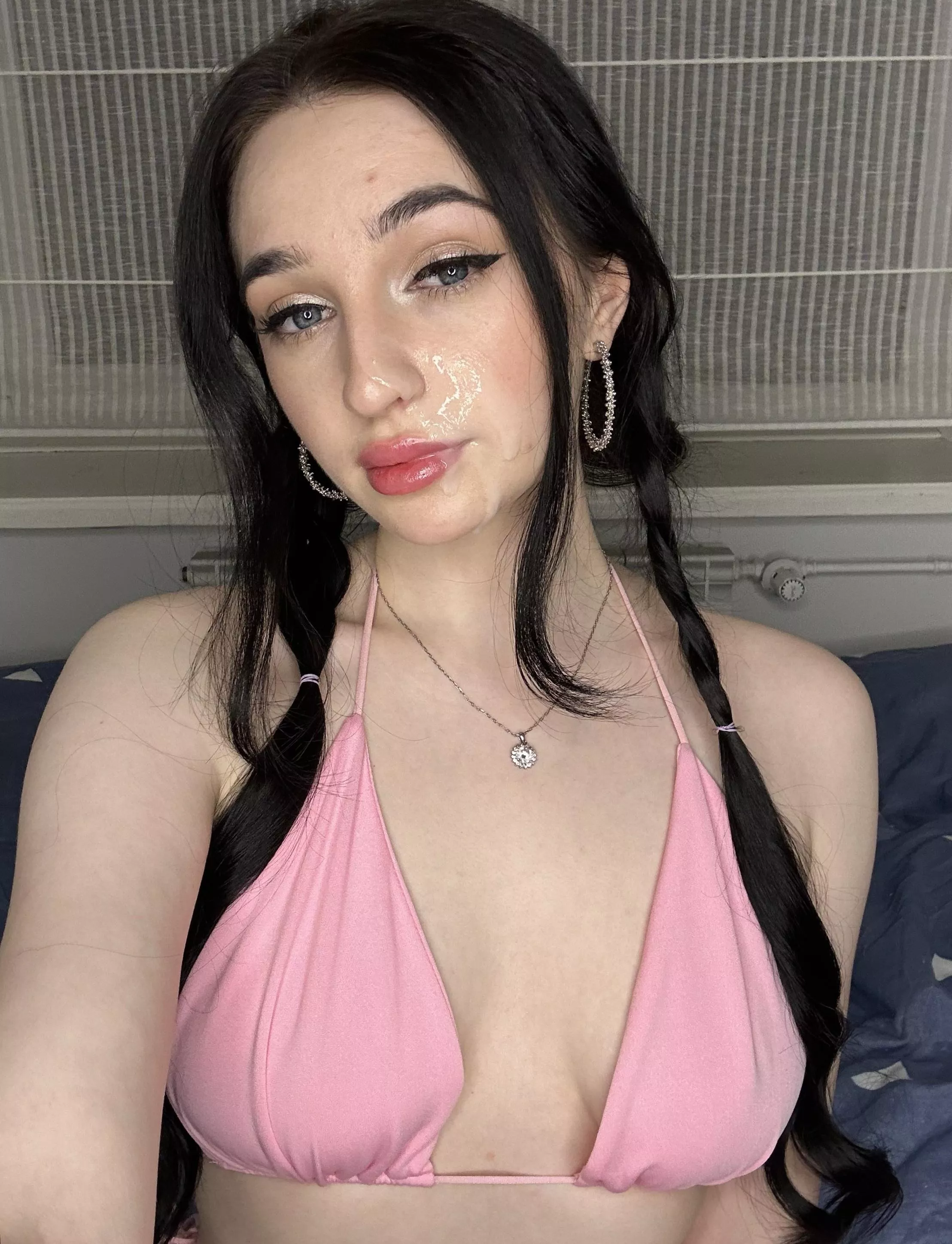 I like it when guys cum on my face