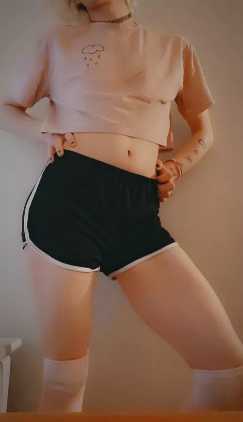 I like shorts! They're comfy and easy to wear! 💕