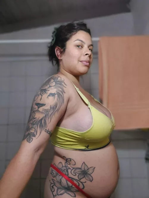 I love sharing photos of my pregnant body