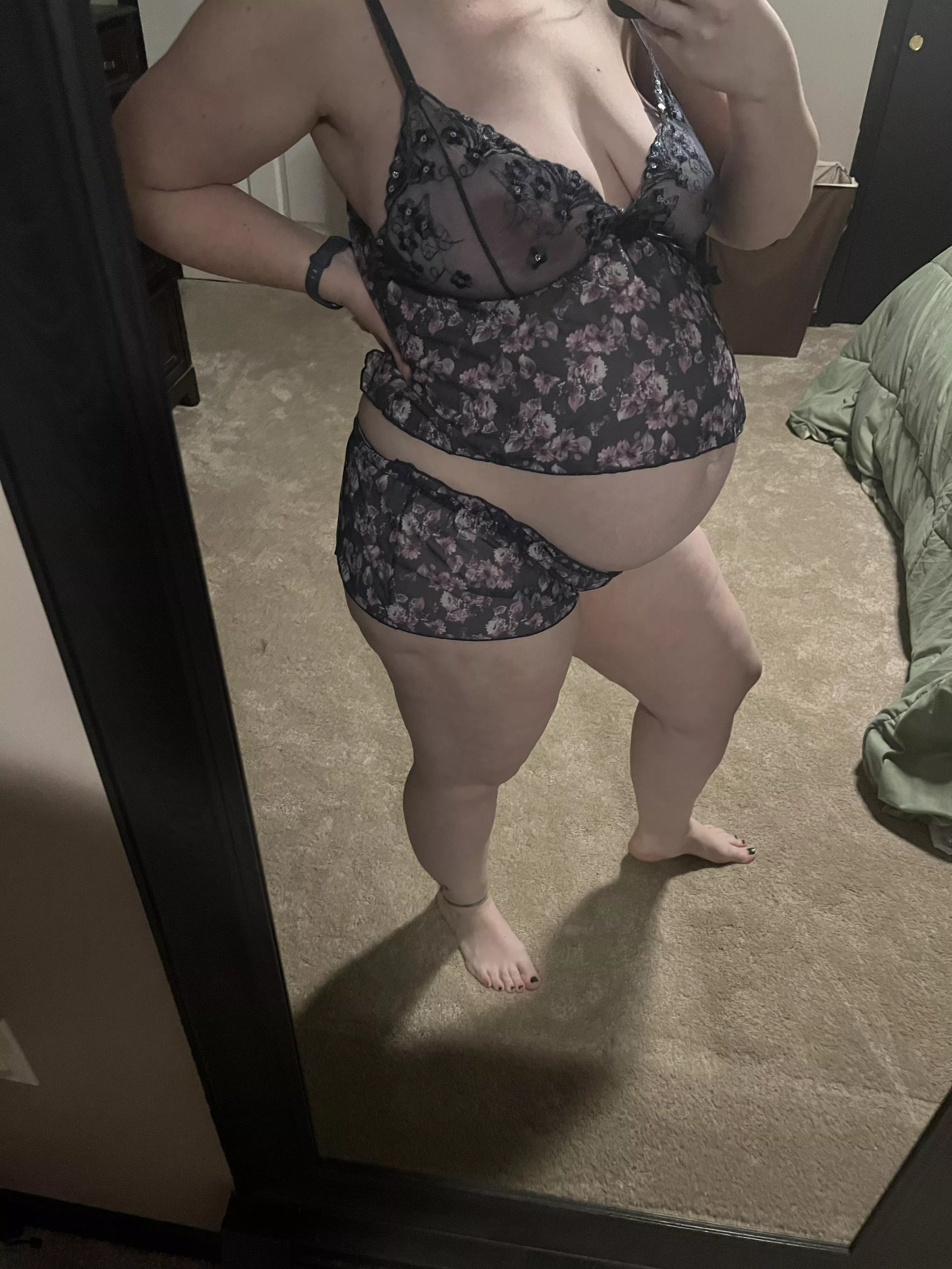 I’m 27 weeks with twins! How am I looking?