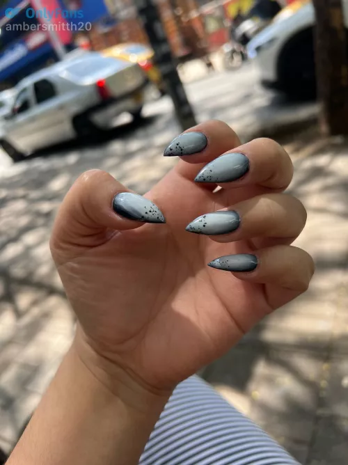 Imagine them around your cock 💋🔥