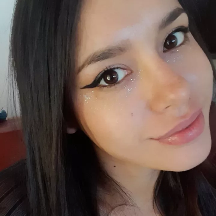 is my face pretty?  what do you like about her?
