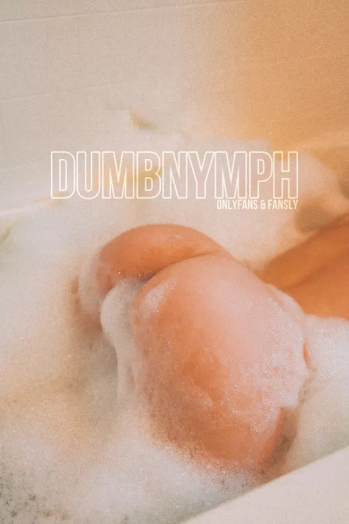 Looking for a cute, 5’0, 98lb, freckle faced, girl next door? I’m right here 👋🏻🧴💦