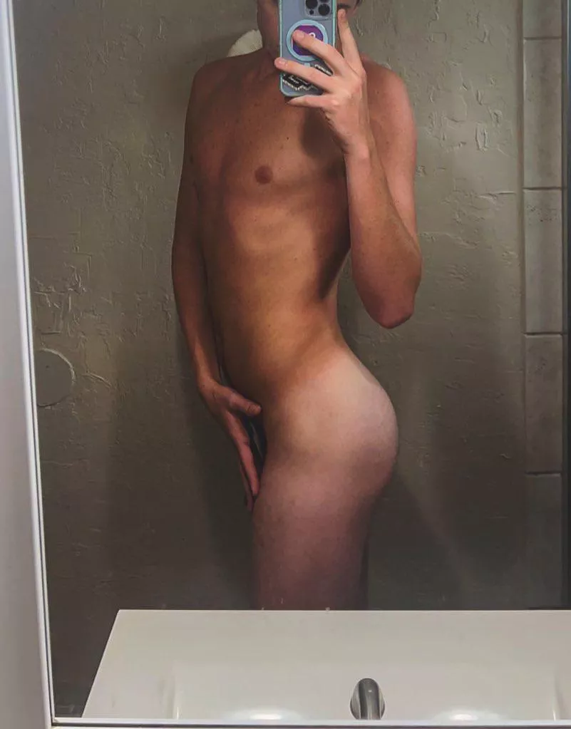 looking for someone to bend me over🥵