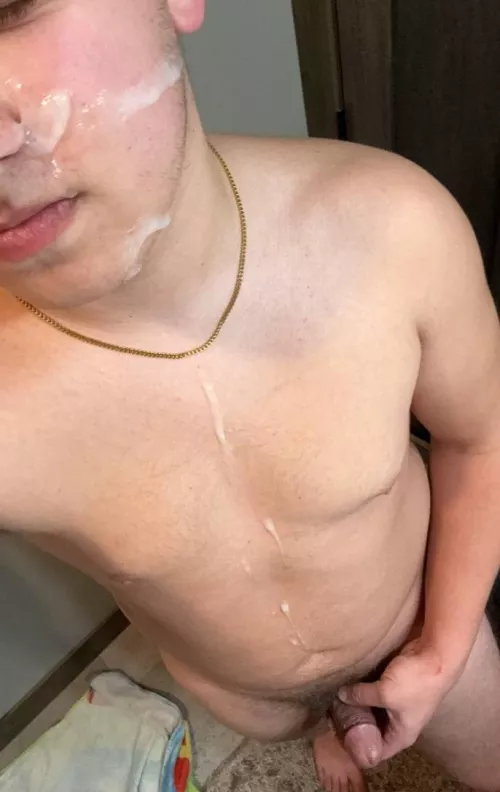 Not usually a big cum guy, but first time hitting my face was kinda hot… yall like it?