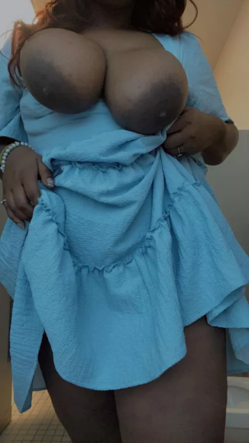 pretty body but a prettier face 🥰