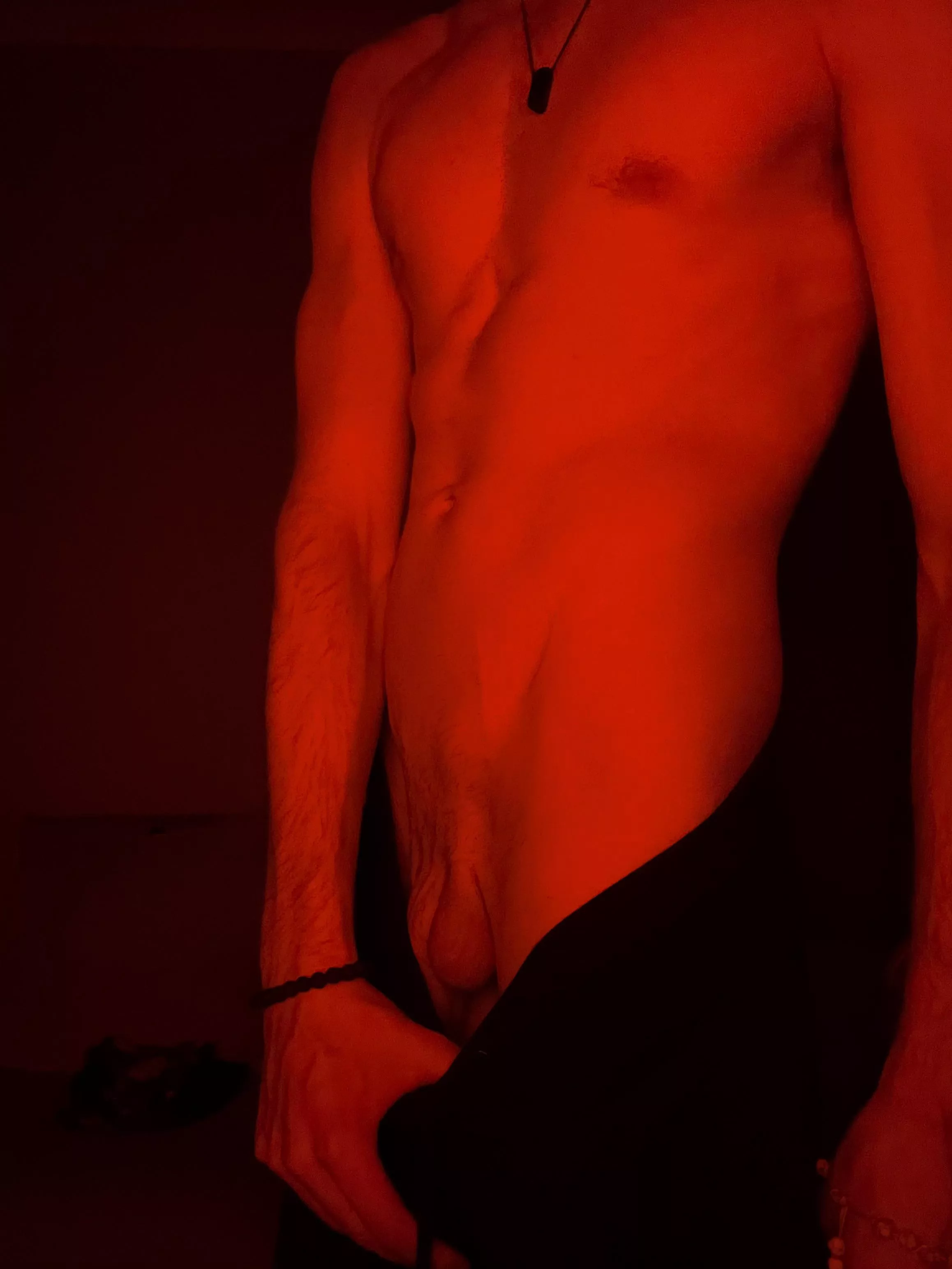 Red light and left nut💦