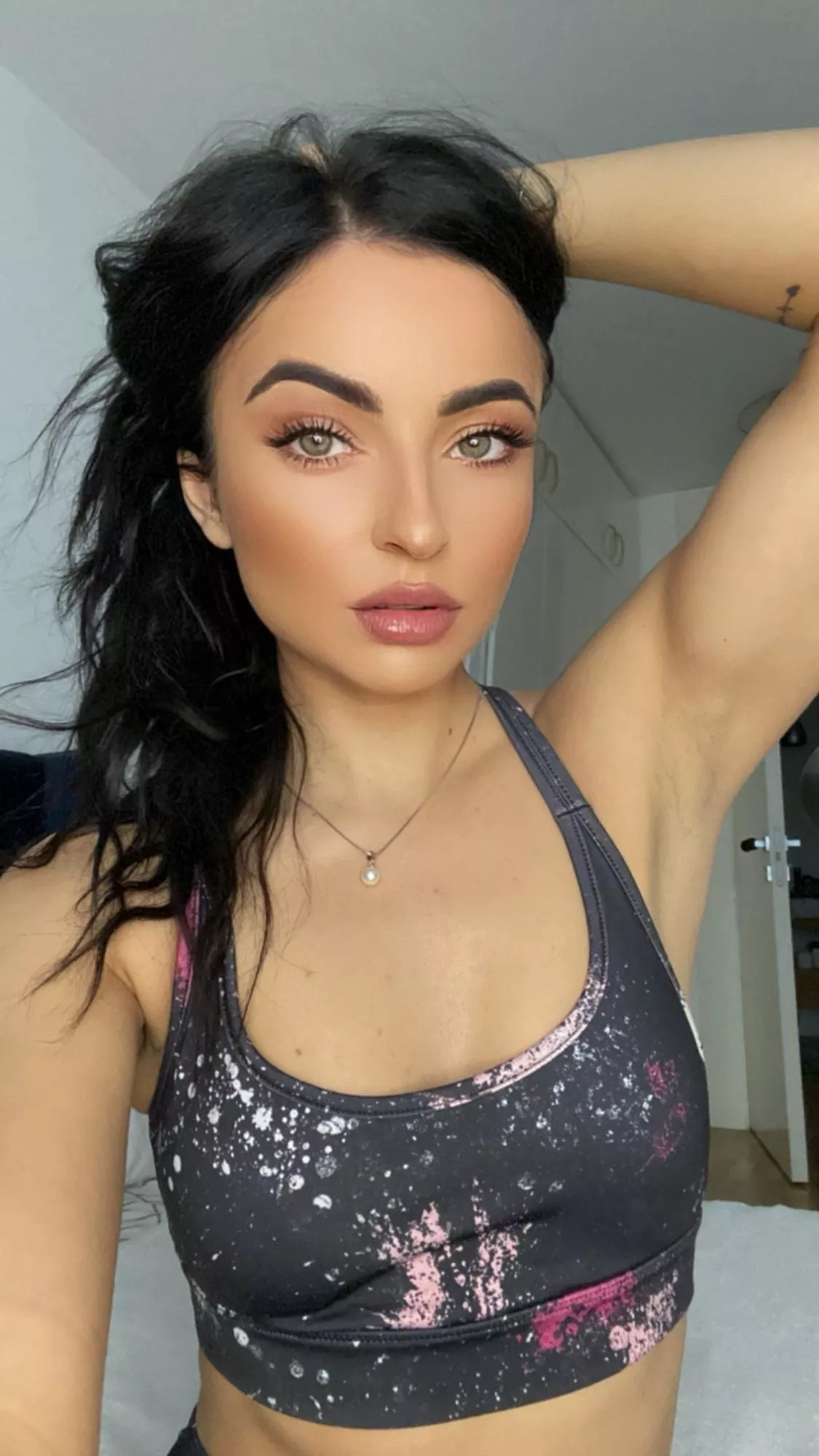 Say hi and I'll bombard you with nudes like it's my job