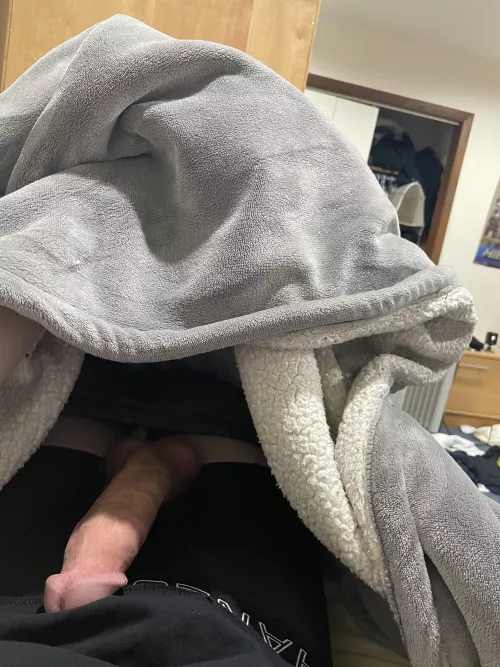 sleepover? anyone? send me any pictures I’ll jerk to them <3