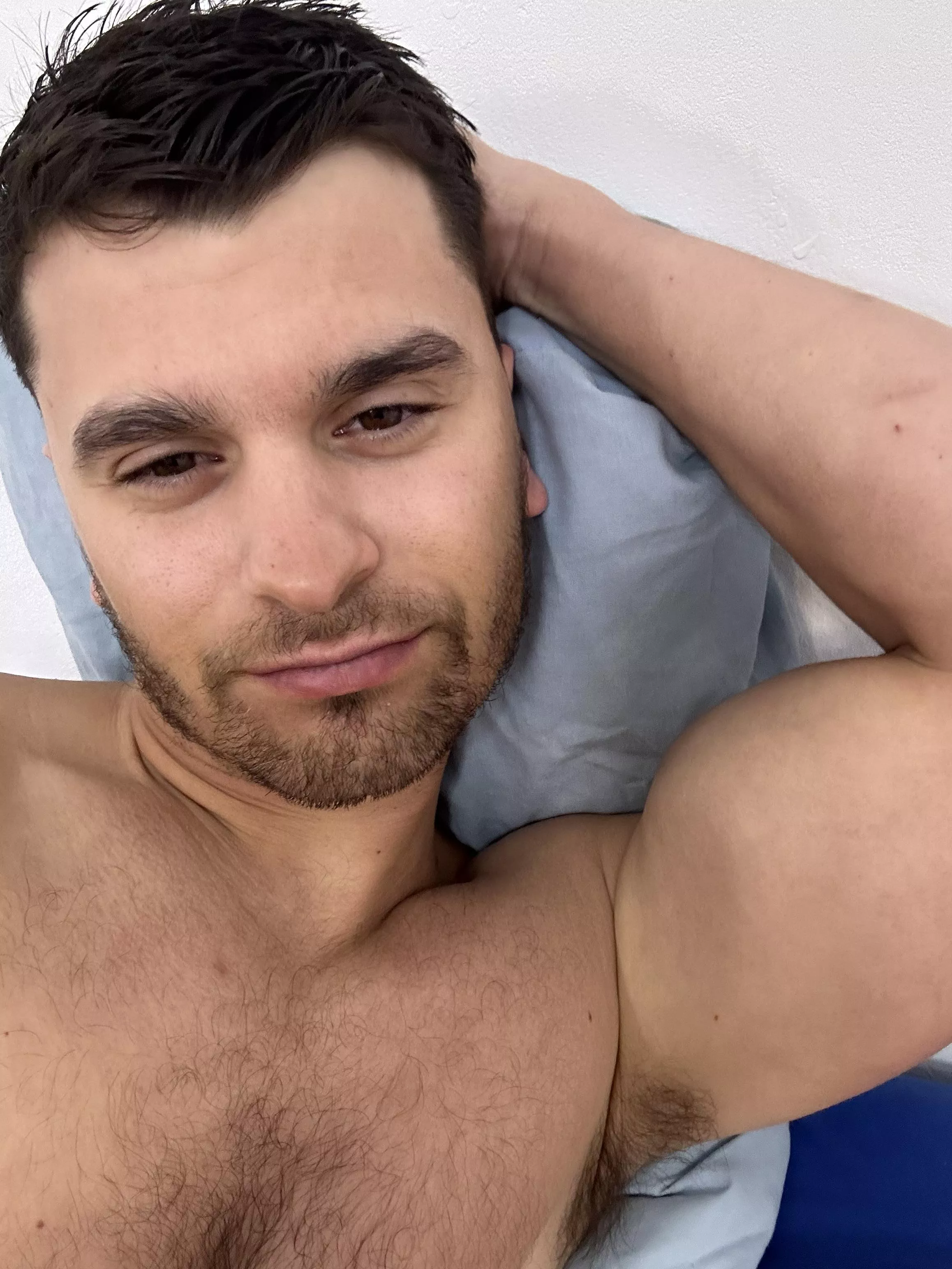 So how about some selfies from u? I don't mind seeing u without any clothes too😈