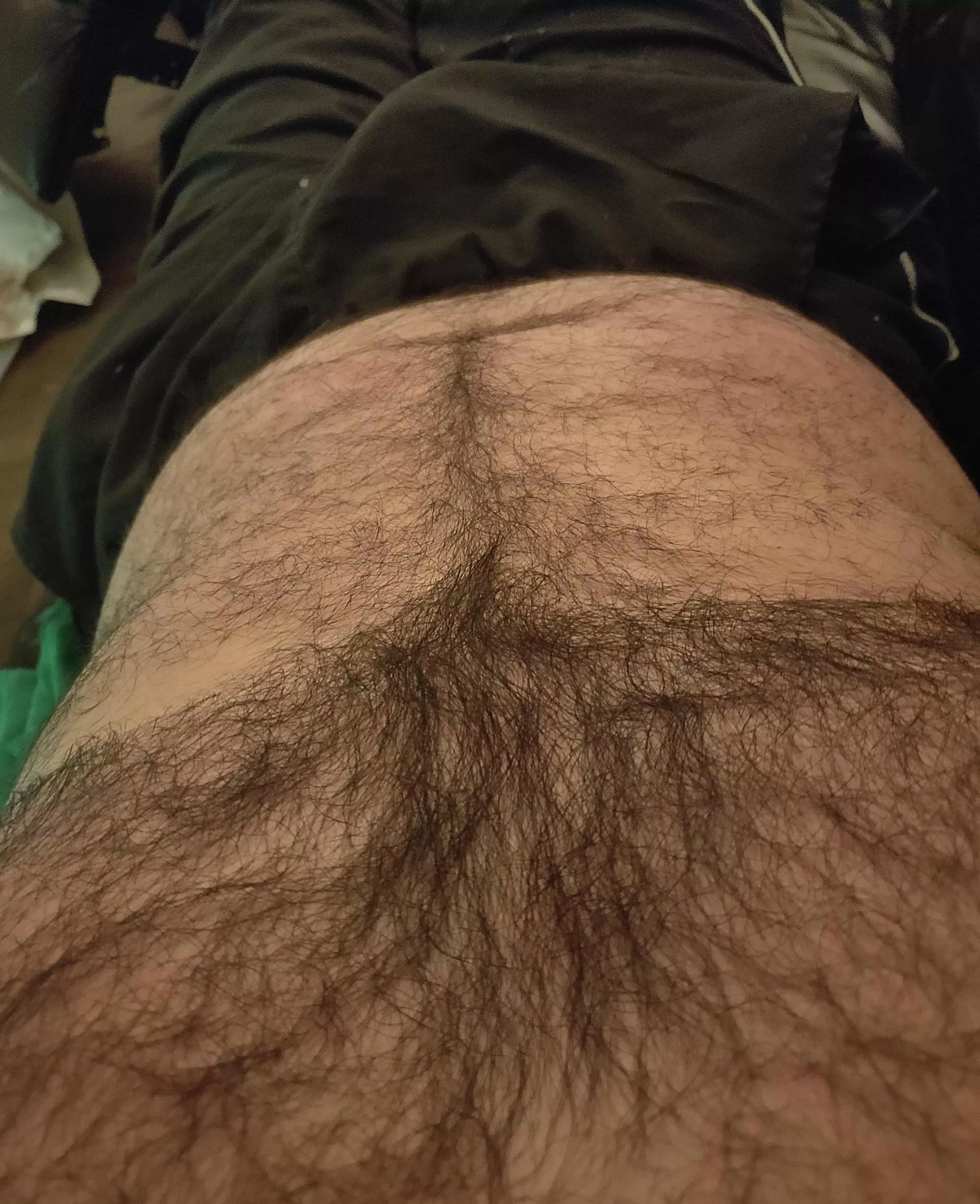 Sofa and relax....time to scroll tho...😉😘