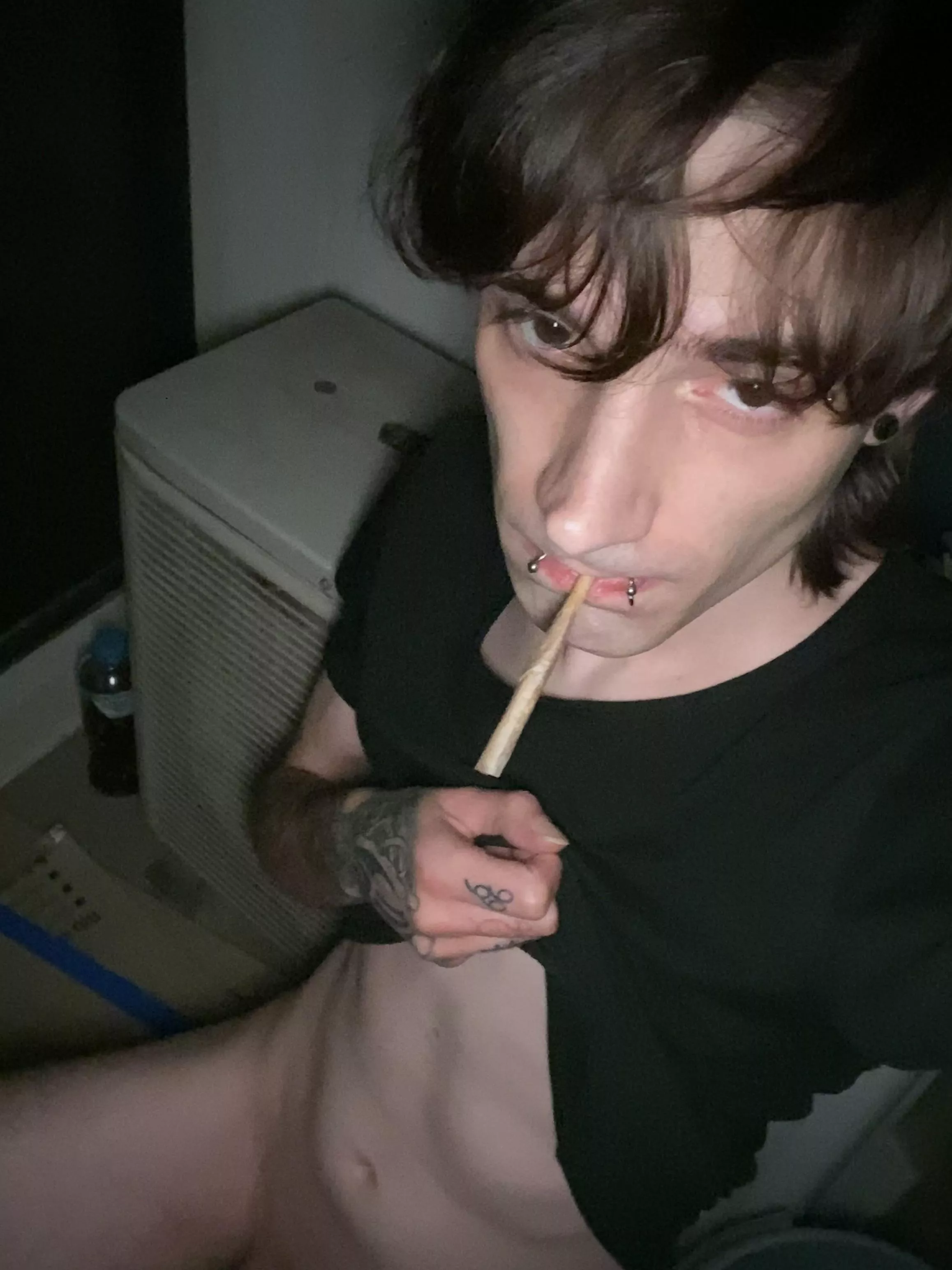 Stoned on the balcony, if it wasn’t so dark i don’t know if I’d get away with it (that’s glass lmao)