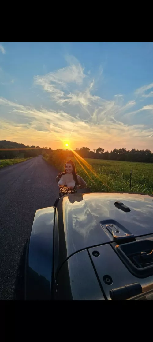 Sunsets and titties for this gorgeous day