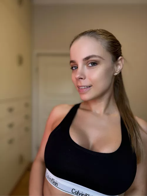 Today I'm in the mood to walk around the house a little in my underwear