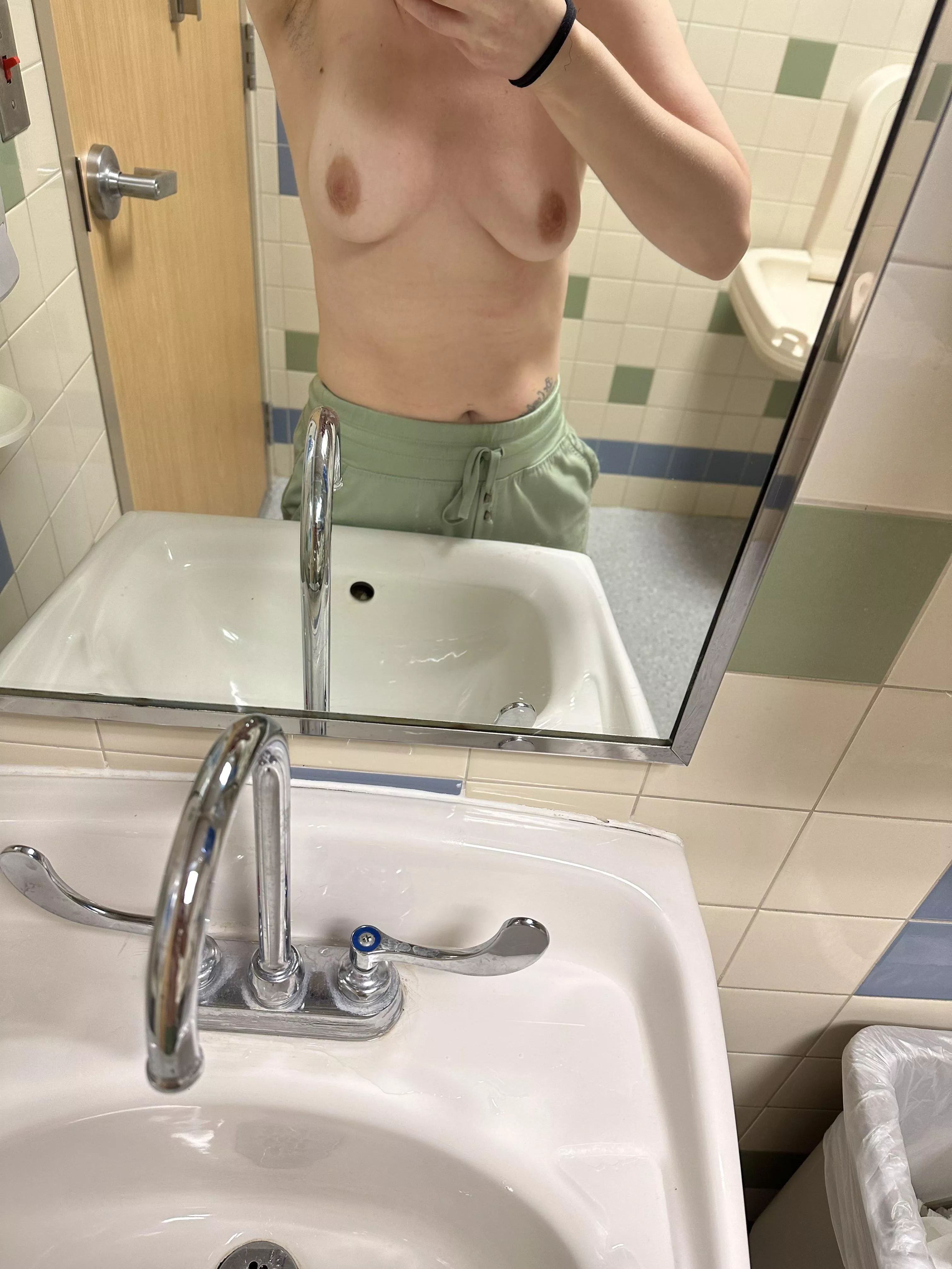 Who dares me to leave the bathroom like this 