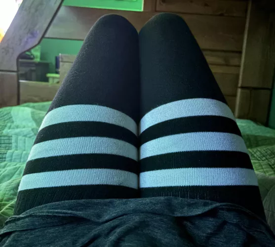 Who else can’t live without thigh highs ≧w≦