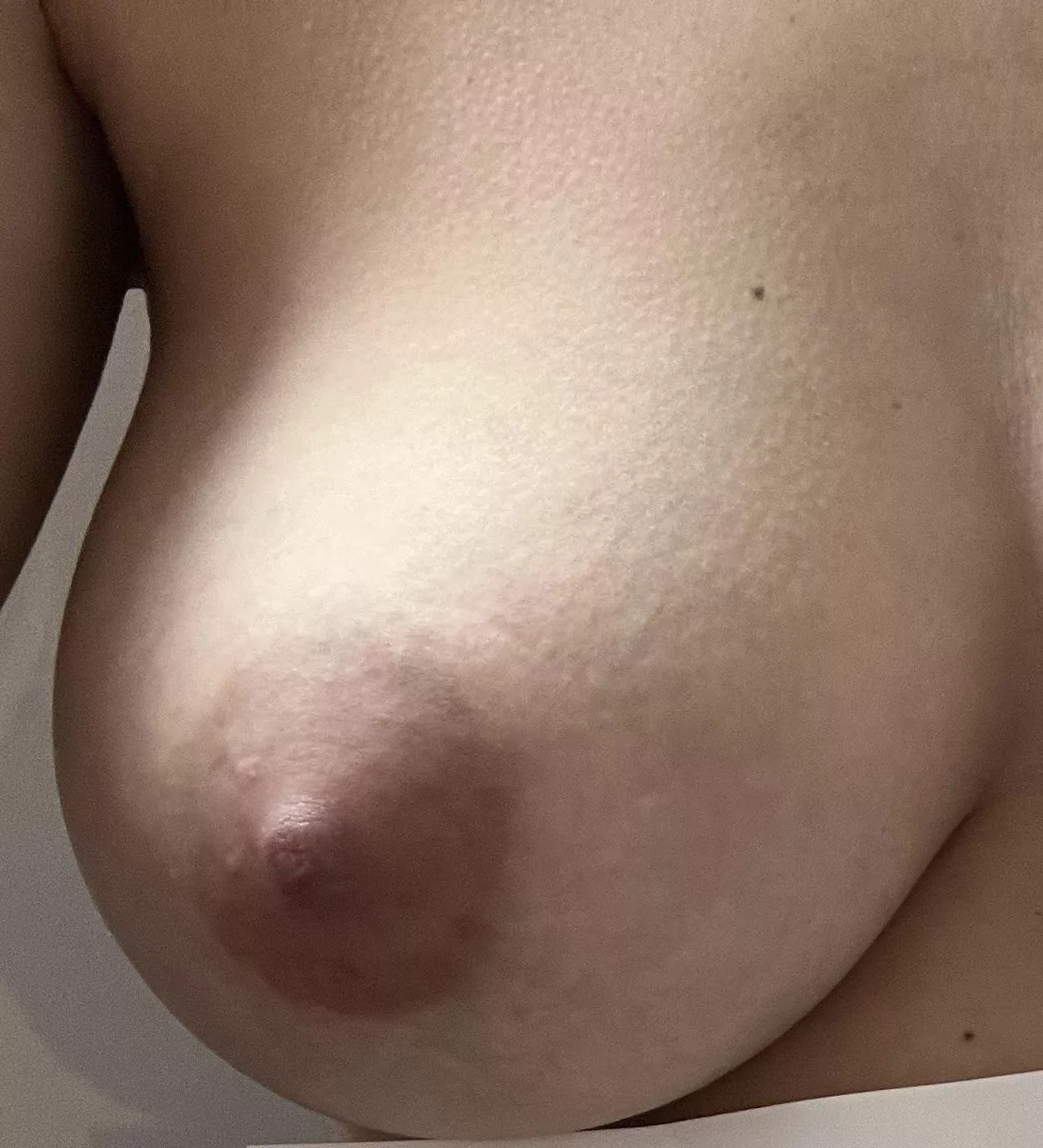 Who likes closeup pics of my nipple