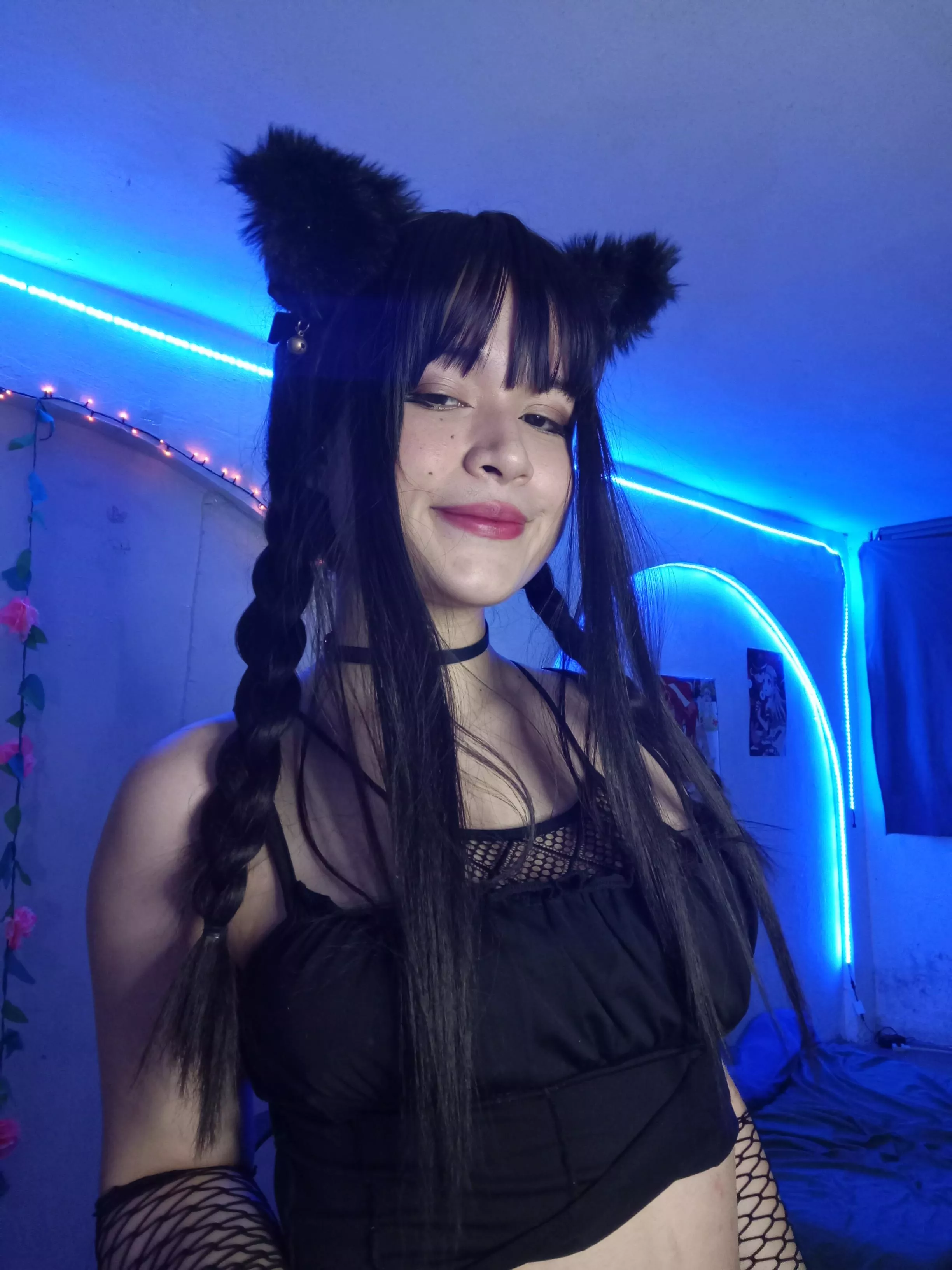 Would you adopt me 🖤🐾