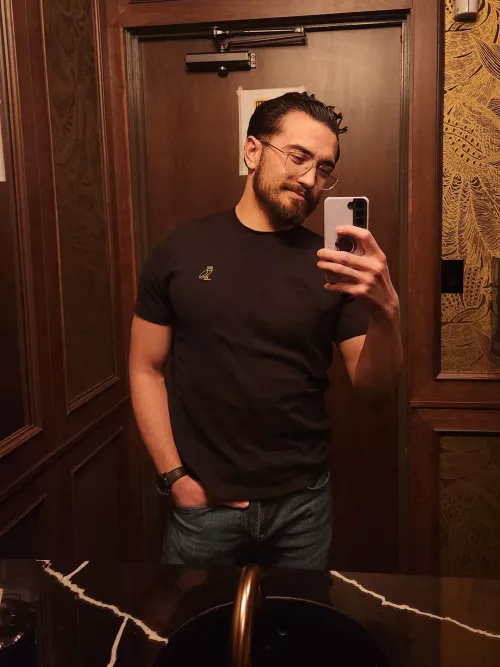 Would you swipe right to date 🙈