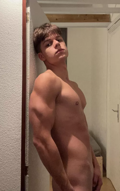 (19)Who likes fitness guys?