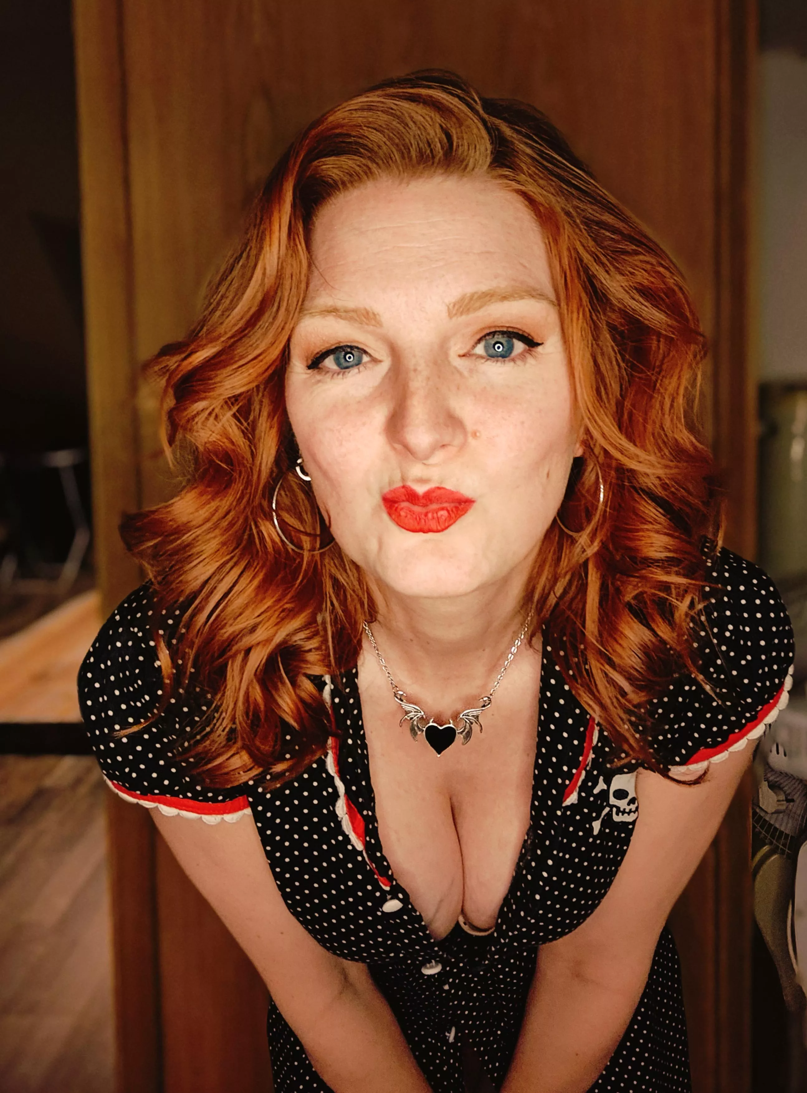 A kiss with a view 💋😋