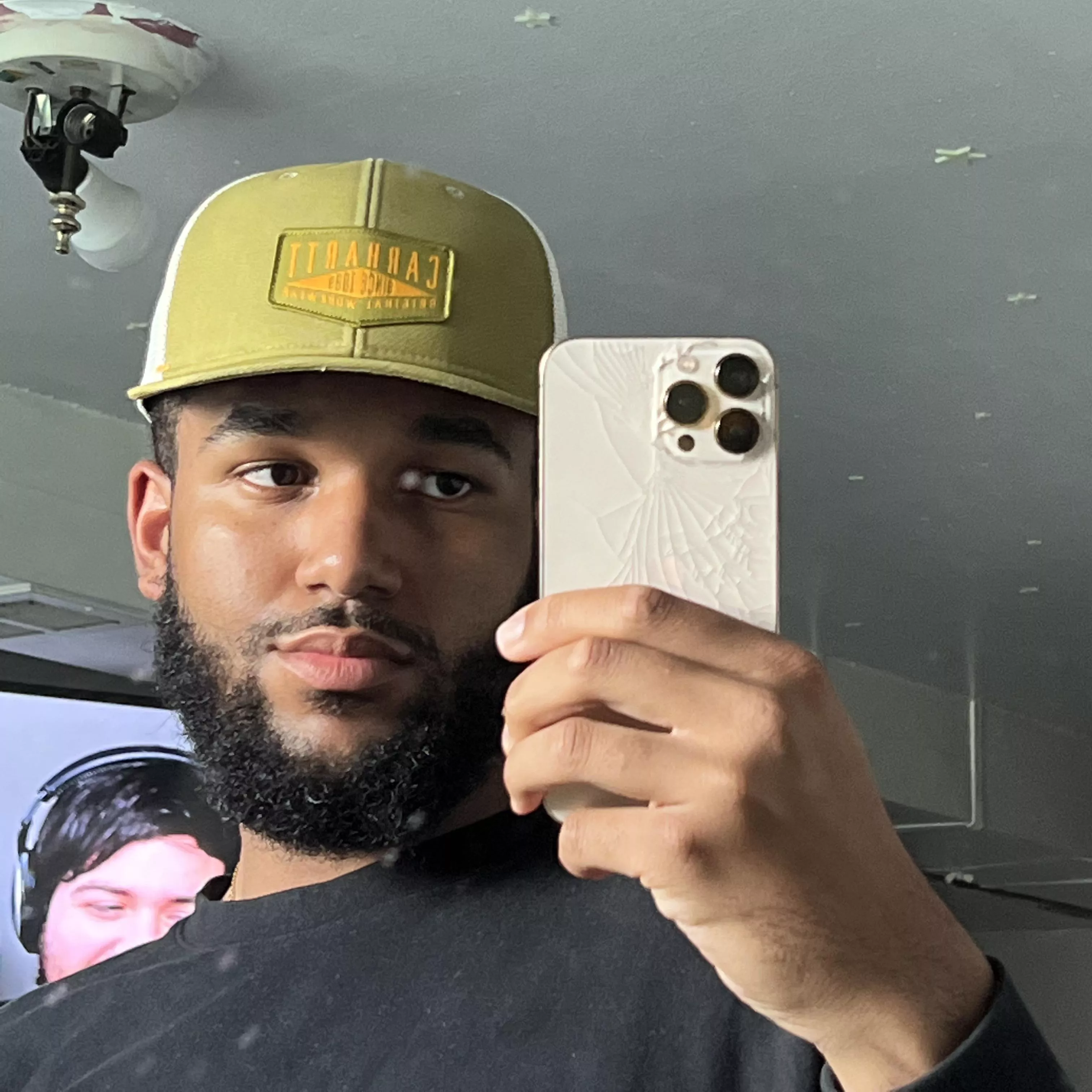 Anyone down to play OW or DBD 😔😔