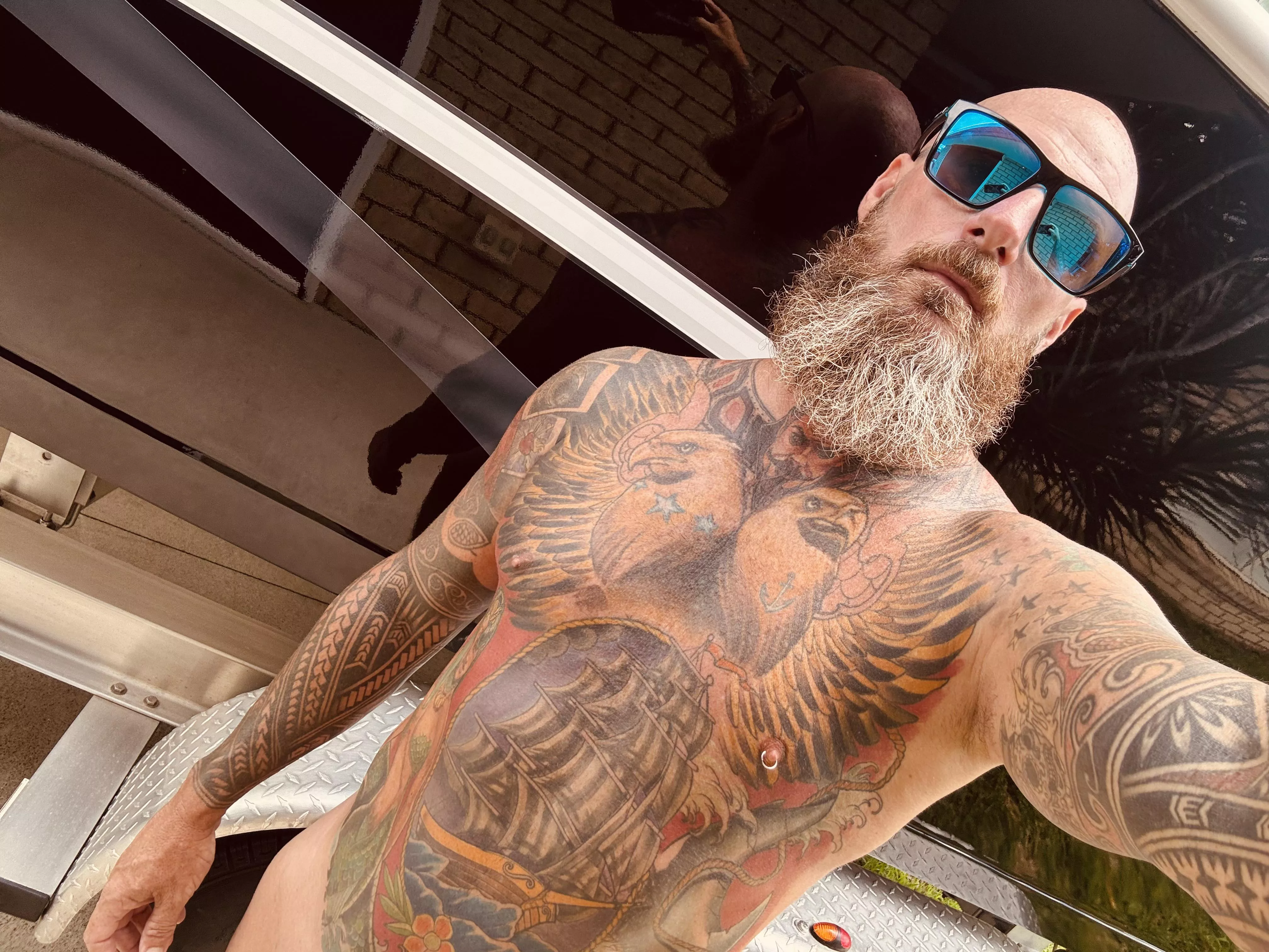 Australian 🇦🇺 Viking and his warship , send a flag where you are from. Tell me where we should raid next !