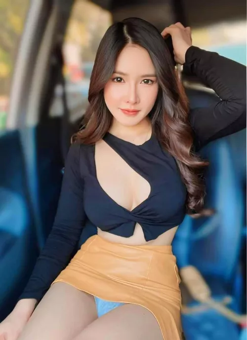 Beautiful thai girl 😍