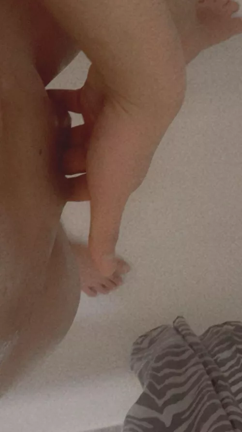 Come help me clean this 19 yo body :3