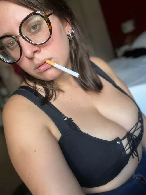 Do we talk while we smoke?