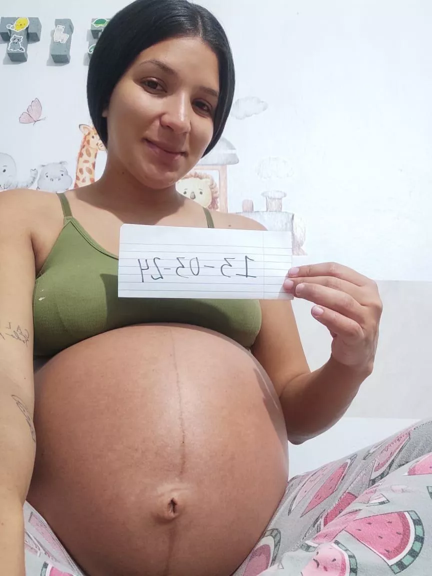 Do you want to see nudes of this 8 month pregnant woman 👿🔥😘