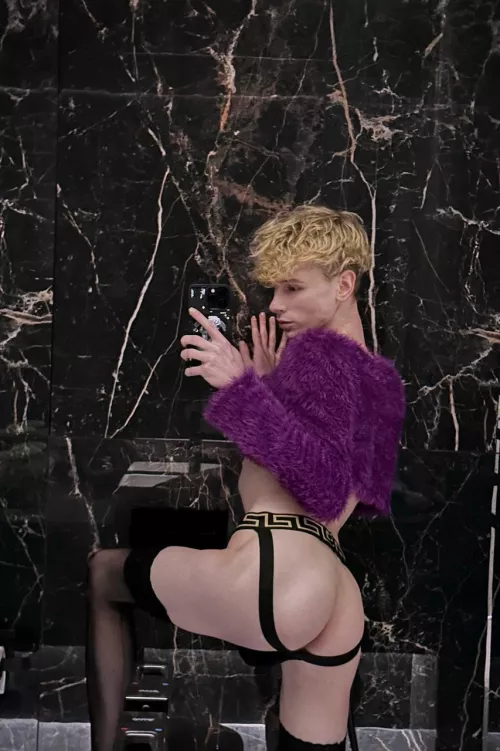 Gold curls angelboy 😇