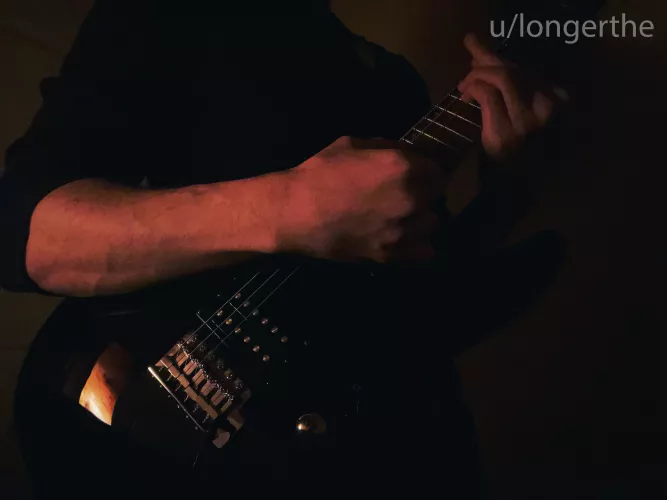 Hands that can play and forearms that can...foreplay.