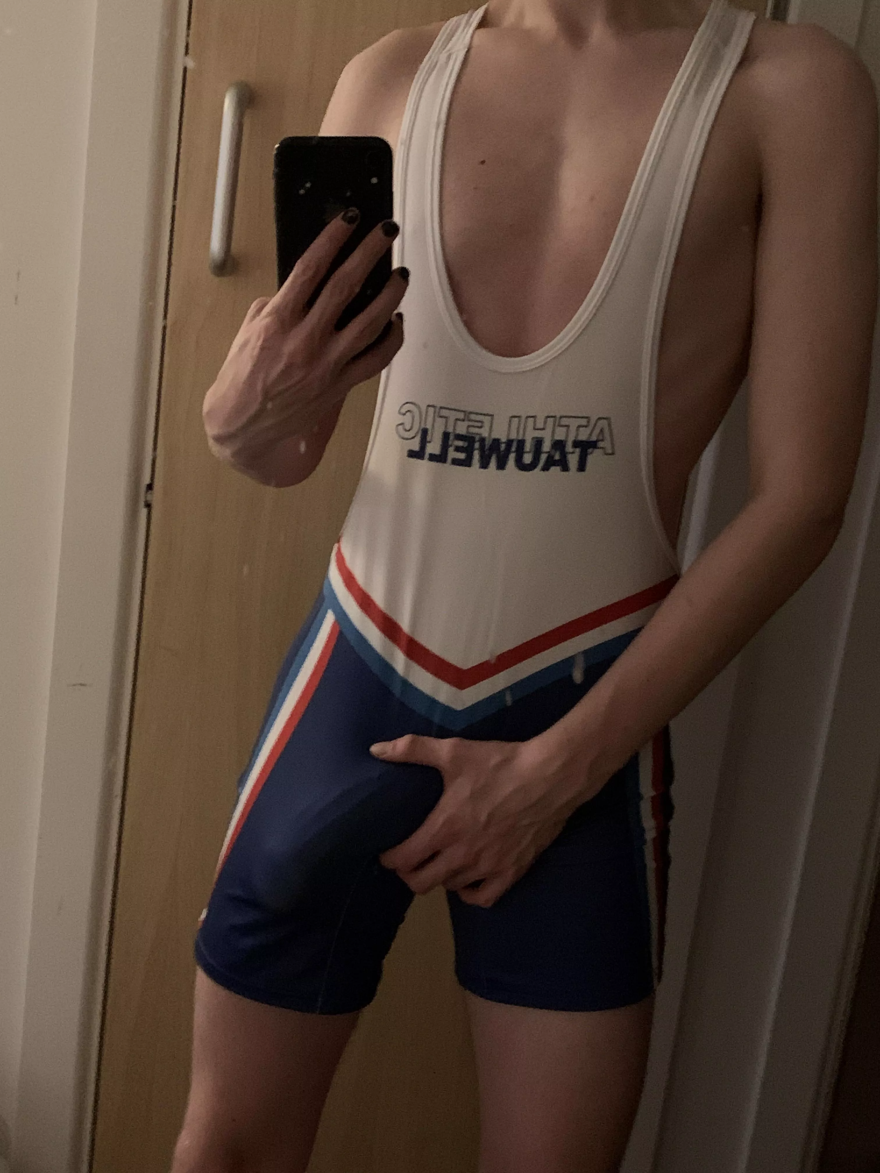 Hanging out in my singlet tonight ;) 