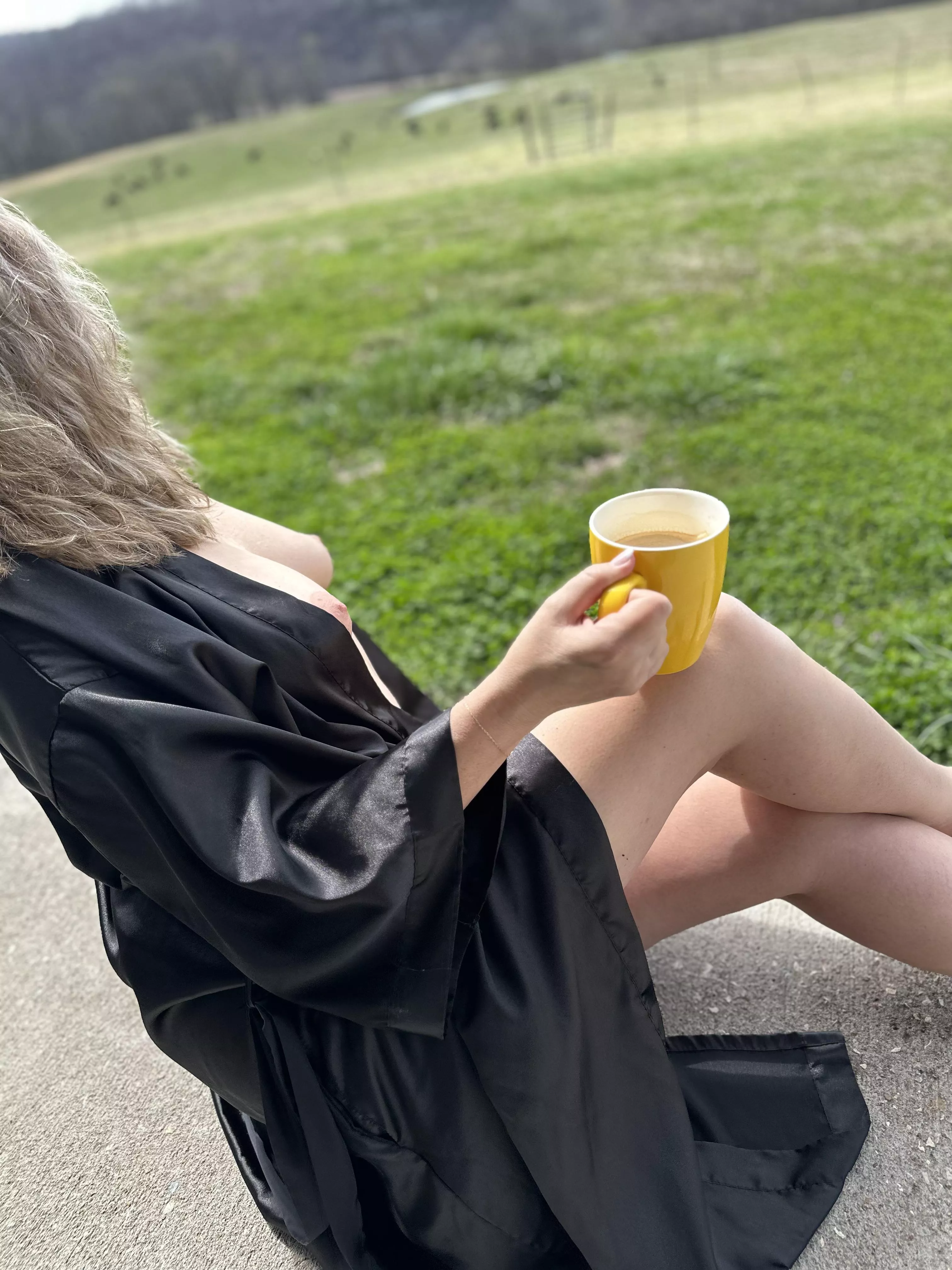 Having a little coffee with my Spring. 💐