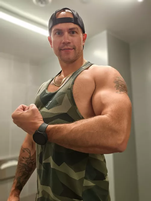 Heartbreaker by day, gentleman by night. ❤️