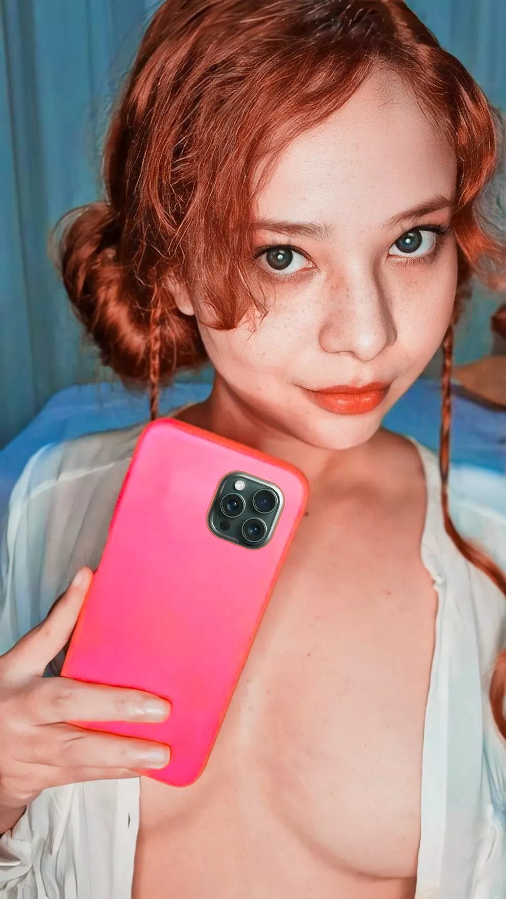 Hey there everyone have a great day. Take a sexy selfie today.