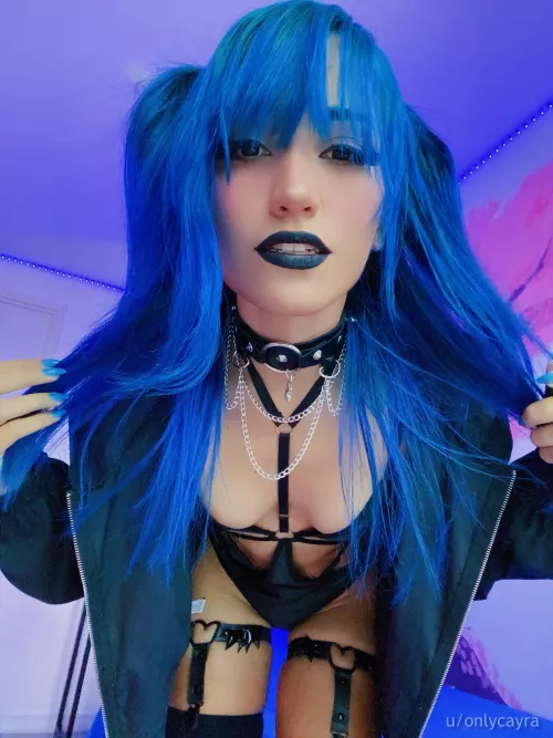 I glow in the dark, wanna see?