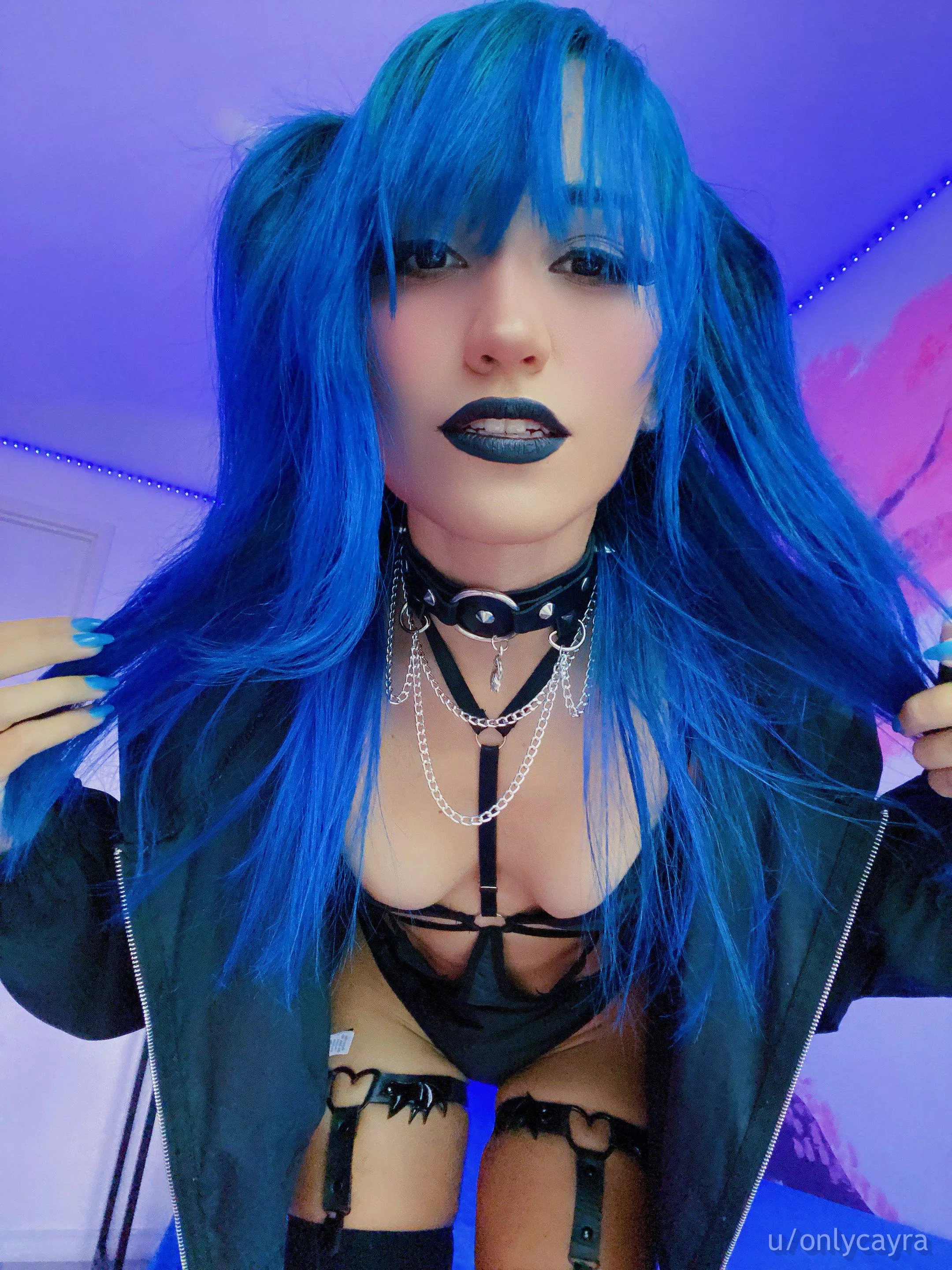 I glow in the dark, wanna see?