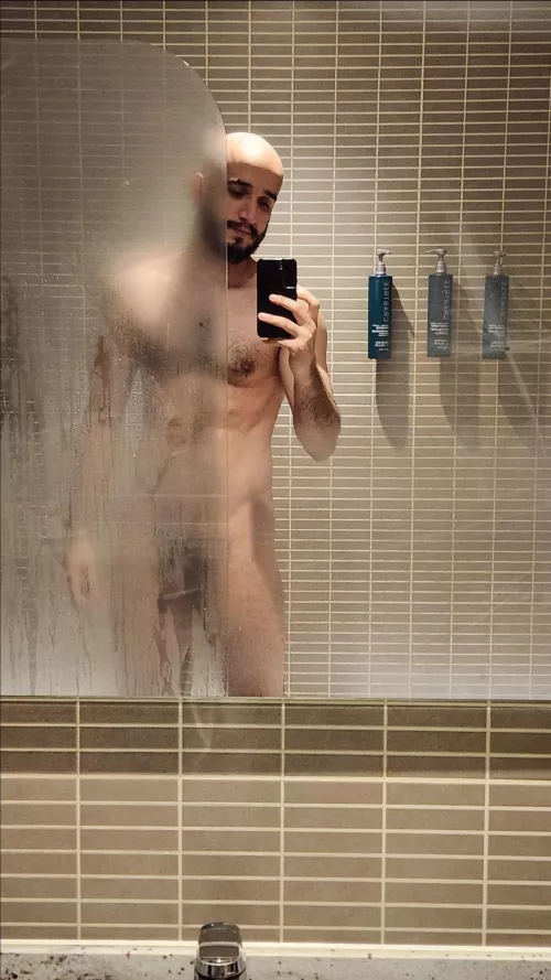 I'll be in my hotel room all alone tonight, come say goodnight! 