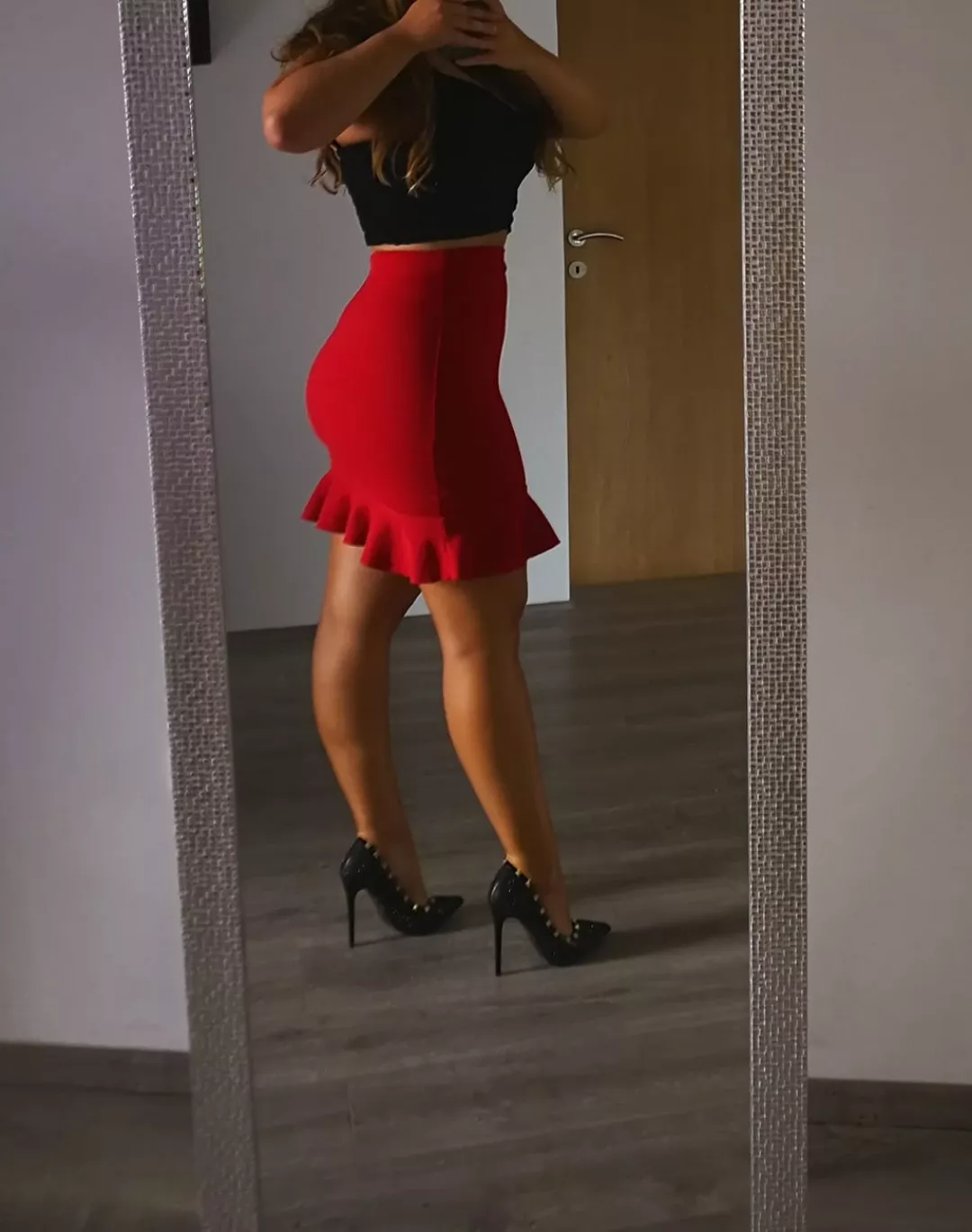 I'm a computer science college girl and love to wear tight clothes to my classes to tease my teachers 😉