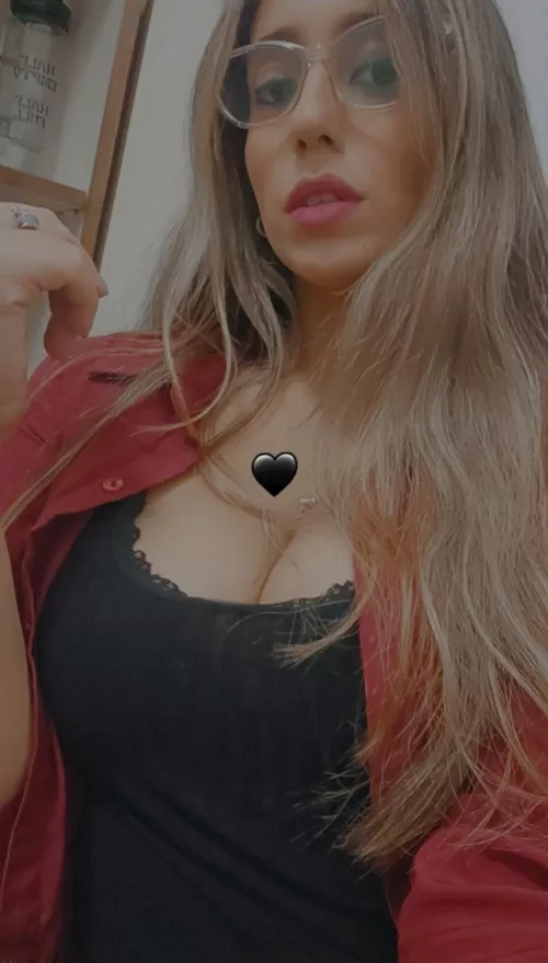 I'm not going to show you anything. I just come to wish you a good day 