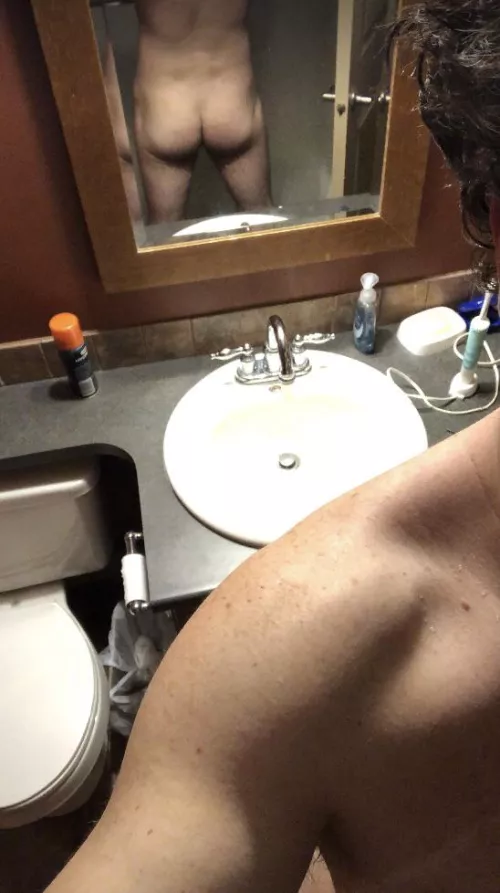 Just a random booty pic for y’all. Hope you like?!